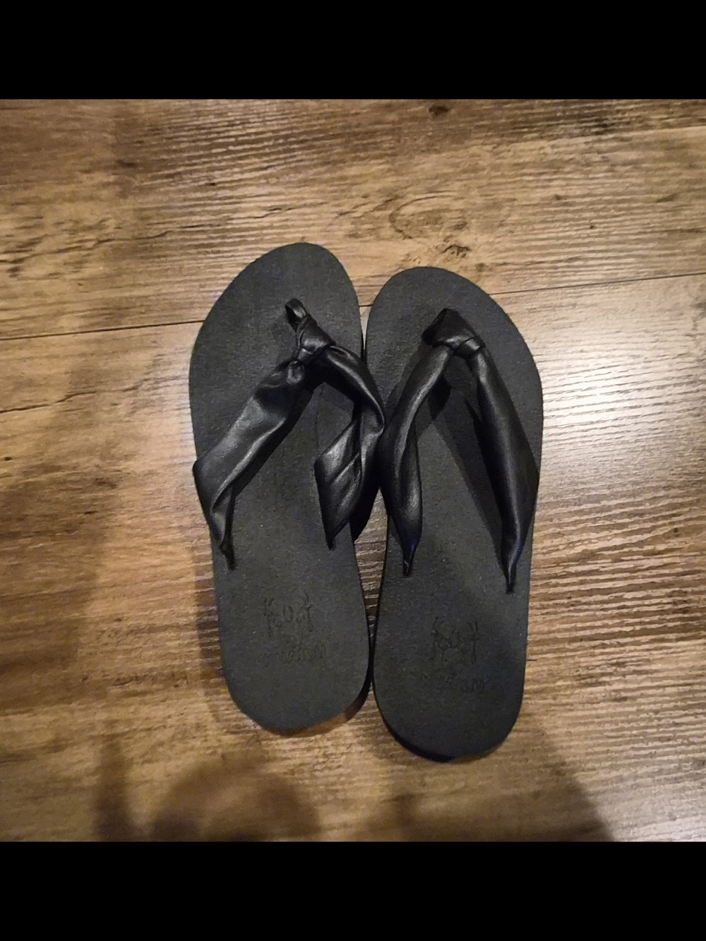 Women's Black Knotted Strap Flip Flop Sandals
